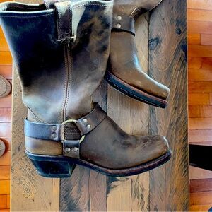 Frye Ladies Boots-size 9.5. EUC